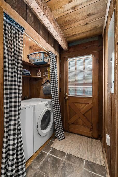 Rustic Cabin, Dock, Firepit, Kayaks & Games Winchester Εξωτερικό φωτογραφία