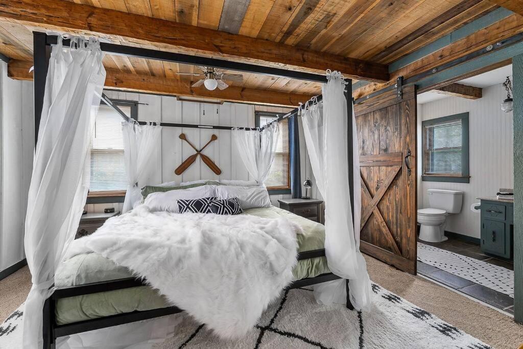 Rustic Cabin, Dock, Firepit, Kayaks & Games Winchester Εξωτερικό φωτογραφία