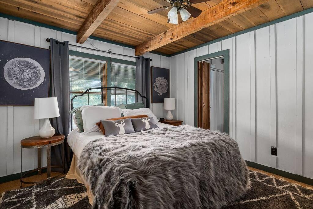 Rustic Cabin, Dock, Firepit, Kayaks & Games Winchester Εξωτερικό φωτογραφία