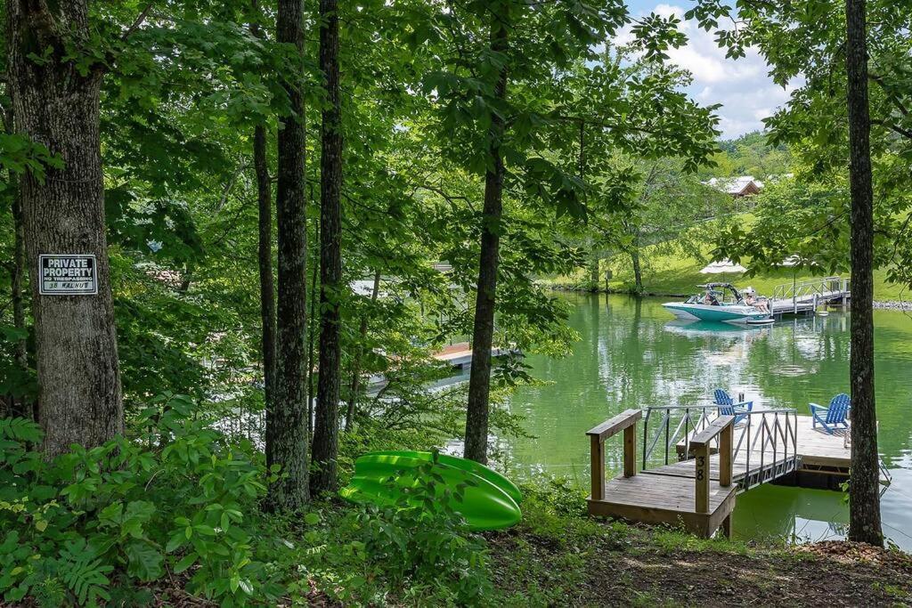 Rustic Cabin, Dock, Firepit, Kayaks & Games Winchester Εξωτερικό φωτογραφία